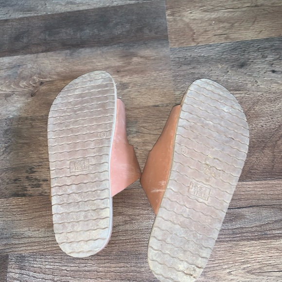 Time & Tru brown double strap buckle sandals size 8 - Picture 3 of 4